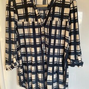 Cocomo womens blouse top SZ L blues and white mini stud accents Flowy Lots Room